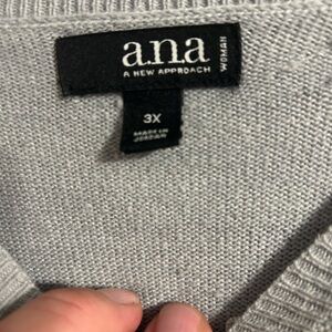 a.n.a Women's Light Gray V-Neck Sweater